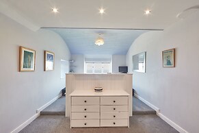 Host Stay Fairview House