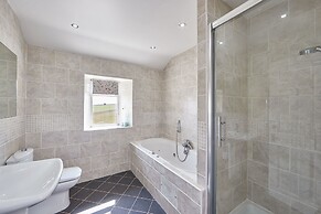 Host Stay Fairview House