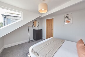 Host Stay Whitby Heights