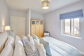 Host Stay Starboard Bow