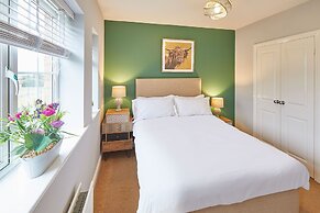 Host Stay The Tardis