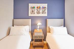 Host Stay The Tardis