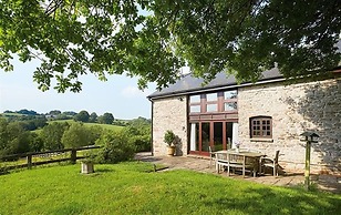 Host Stay Tregaer Mill Barn