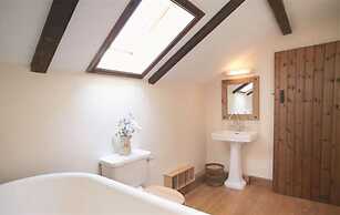 Host Stay Tregaer Mill Barn