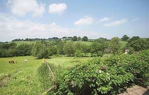 Host Stay Tregaer Mill Barn