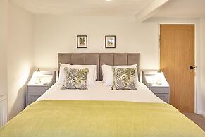 Host Stay Green Willow