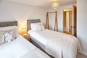 Host Stay Green Willow