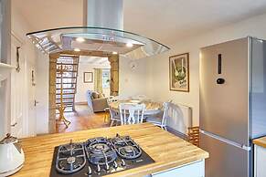 Host Stay Green Willow