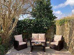 Host Stay Green Willow