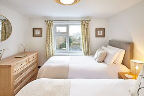 Host Stay Green Willow