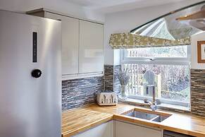 Host Stay Green Willow