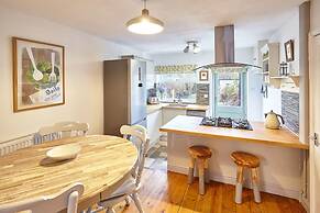 Host Stay Green Willow