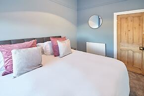 Host Stay Cattersty Hideaway