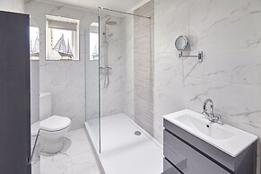 Host Stay Cattersty Hideaway