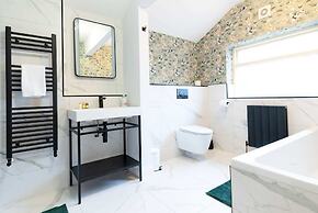 Host Stay Iris Cottage