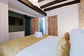 Host Stay Iris Cottage