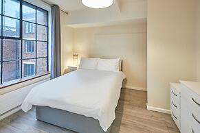 Host Stay Concert Square