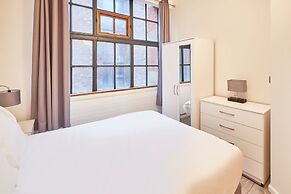 Host Stay Concert Square