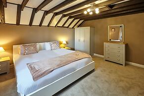 Host Stay Larpool Mews Holiday Home