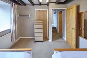 Host Stay Larpool Mews Holiday Home