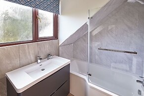 Host Stay Larpool Mews Holiday Home
