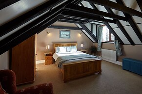 Host Stay Larpool Mews Holiday Home