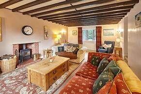 Host Stay Larpool Mews Holiday Home