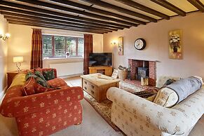 Host Stay Larpool Mews Holiday Home