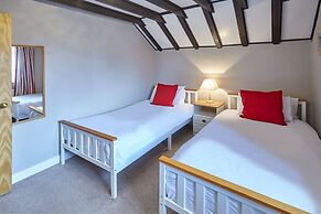 Host Stay Larpool Mews Holiday Home