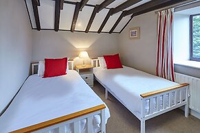 Host Stay Larpool Mews Holiday Home