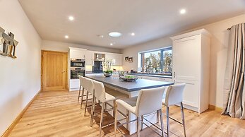 Host Stay The Parlour