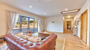 Host Stay The Parlour