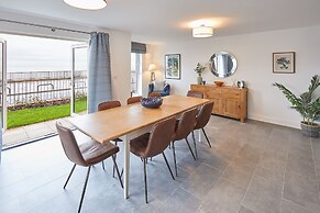 Host Stay 3 Queens Court