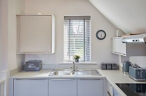 Host Stay Jet Cottage Spa Well