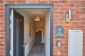 Host Stay Jet Cottage Spa Well