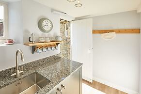 Host Stay Holmlea Cottage