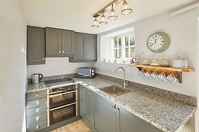 Host Stay Holmlea Cottage