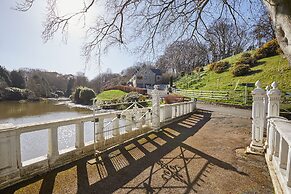 Host Stay The Lakehouse