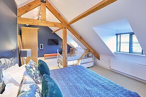 Host Stay The Lakehouse