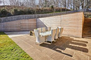 Host Stay The Lakehouse