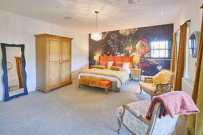 Host Stay The Lakehouse