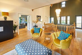 Host Stay The Lakehouse