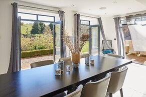 Host Stay The Lakehouse