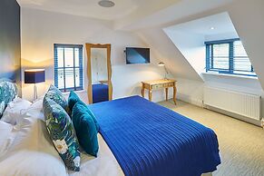 Host Stay The Lakehouse