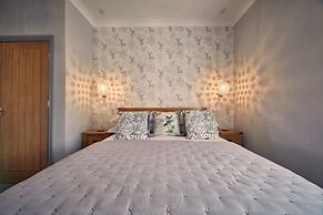 Host Stay Bluebell Cottage