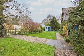 Host Stay Gardeners Cottage