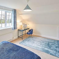 Host Stay Gardeners Cottage