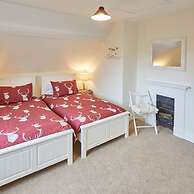 Host Stay Gardeners Cottage
