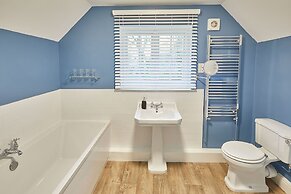 Host Stay Gardeners Cottage