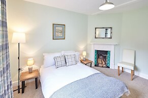 Host Stay Gardeners Cottage